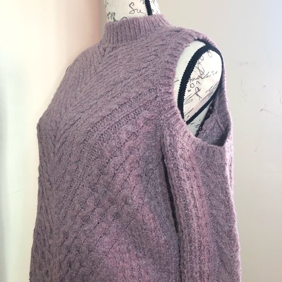 SOLD-Express mauve cold shoulder pullover sweater - Picture 4 of 8